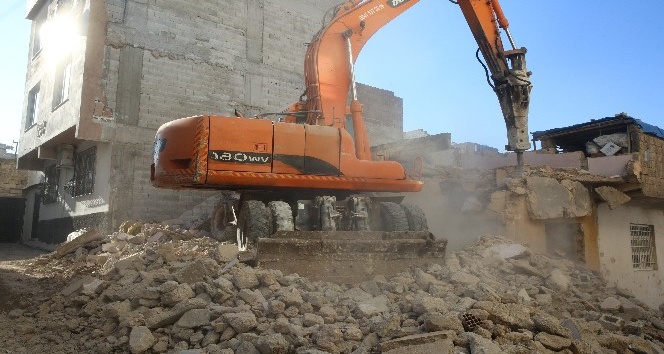 Haliliye’de metruk yapıyı yıkılıyor