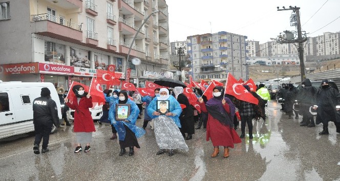 Şırnak anneleri, sağanak yağışa rağmen HDP’den çocuklarını istedi