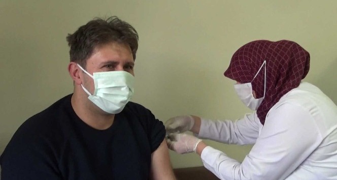 Iğdır’da korona virüs aşısı sağlık çalışanlarına uygulandı