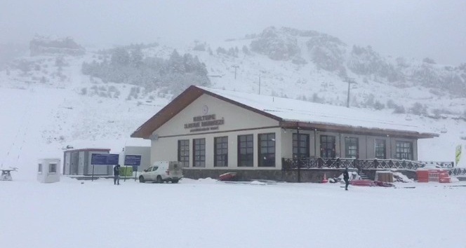 Keltepe Kayak Merkezi’nde kar kalınlığı 15 santimetreye ulaştı