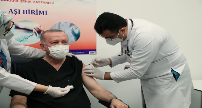 Cumhurbaşkanı Recep Tayyip Erdoğan, Çin’den getirilen Covid-19 aşısını oldu