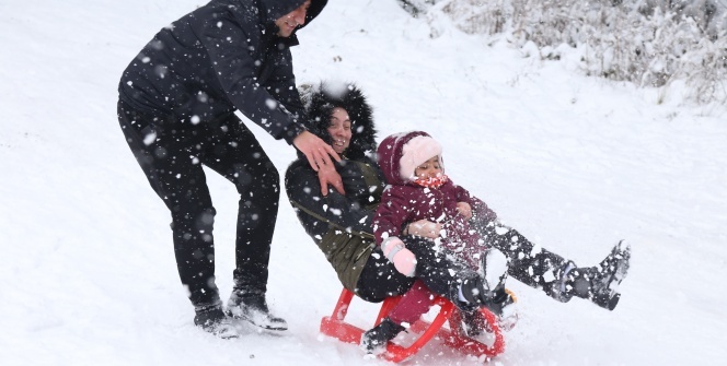 Kartepe karla şenlenince vatandaşların akınına uğradı