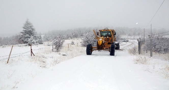 Elazığ’da kar 38 köy yolunu kapattı