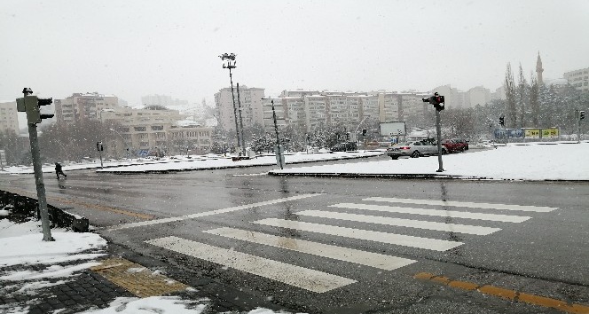 Başkent’te kar renkli görüntüler oluşturdu