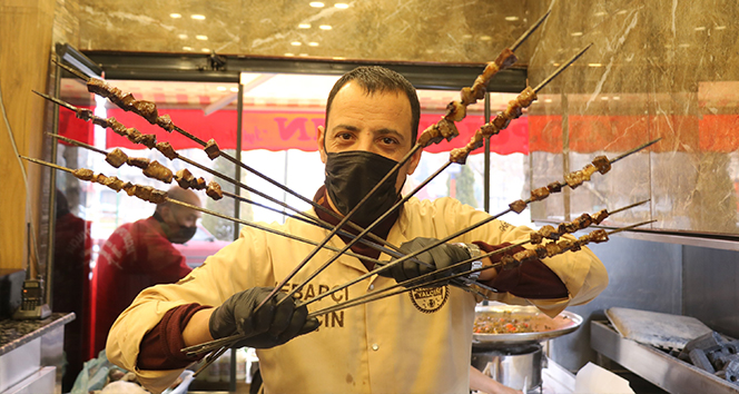 Gaziantepliler kebaba mesafe koymuyor