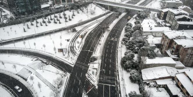 Beyaz örtü ile kaplanan İstanbul havadan görüntülendi