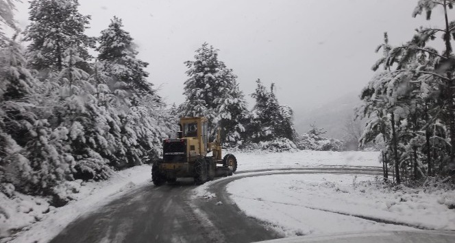 Zonguldak’ta 112 köy yolu ulaşıma kapandı