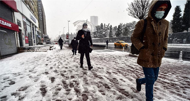 Kar yağışını gören vatandaş: &#039;Allah-u Teala bereketini veriyor&#039;
