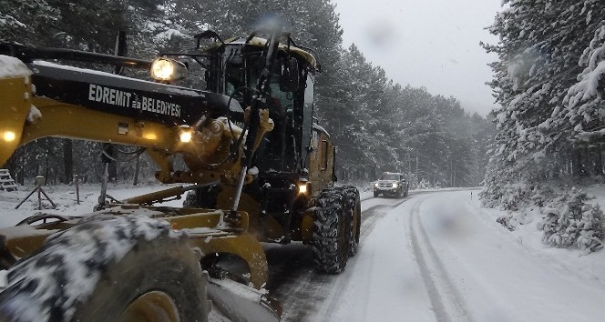 Edremit Belediyesi, Kazdağları’nda karla mücadeleye devam ediyor