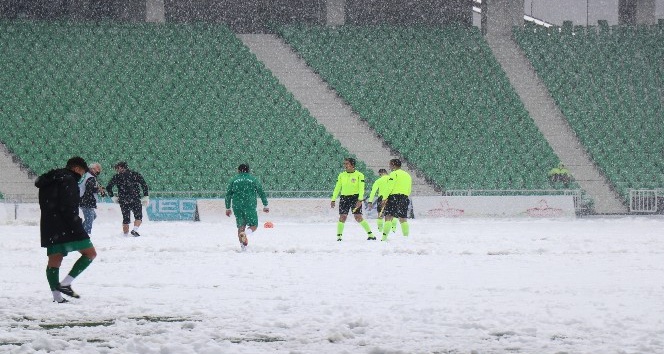Sakaryaspor - Serik Belediyespor maçı yarına ertelendi