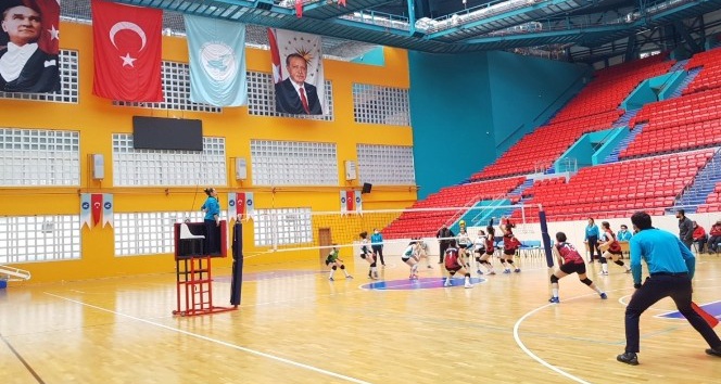 Van Büyükşehir Belediyesi Kadın Voleybol Takımı Şırnak ekibini mağlup etti