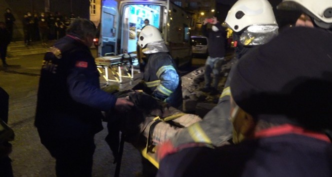Gaziantep’te metruk bina çöktü: 4 yaralı