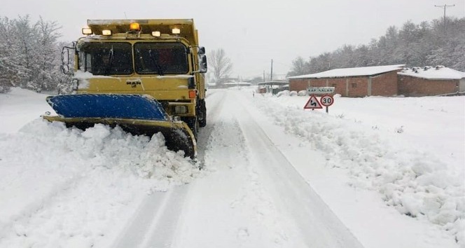 Bilecik’te 244 köy yolunda karla mücadele