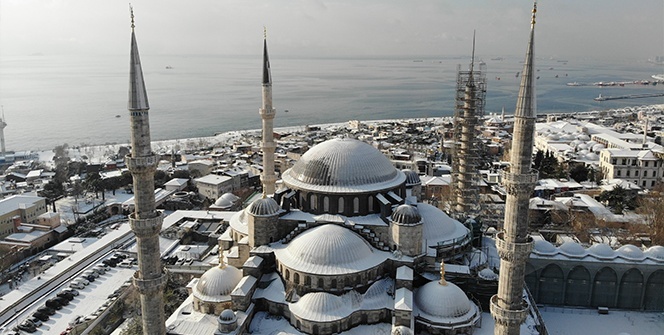 Tarihi Yarımada’da hayran bırakan kar manzarası