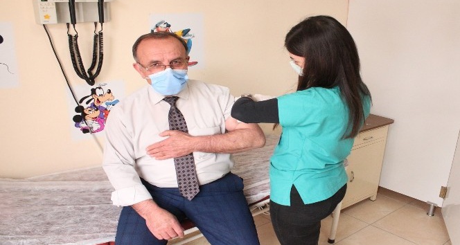 Gemerek Devlet Hastanesi Çalışanlarına Aşı Yapıldı