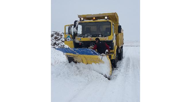 Büyükşehir’in ’kar’ timi hafta sonu 276 mahalle yolunu açtı
