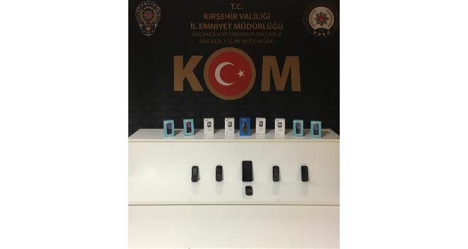 Kırşehir’de kaçak cep telefonu operasyonu: 2 gözaltı
