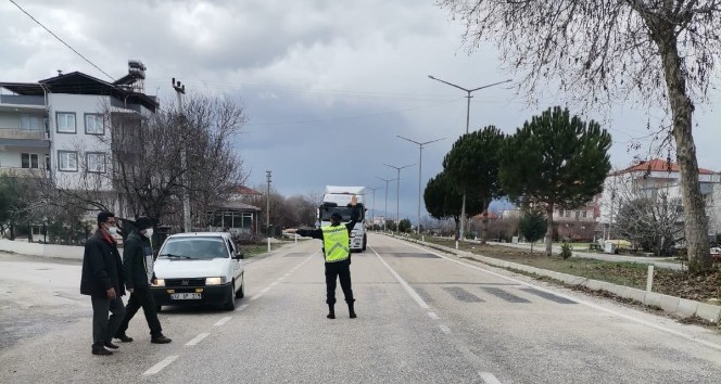 Burdur’da Jandarma ekiplerinden yaya önceliği denetimi