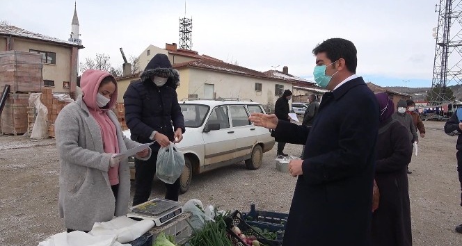 AK Partili Belediye Başkanından ’şeffaf belediyecilik’ örneği: Çarşı-pazar gezip, vatandaşa hesap verdi