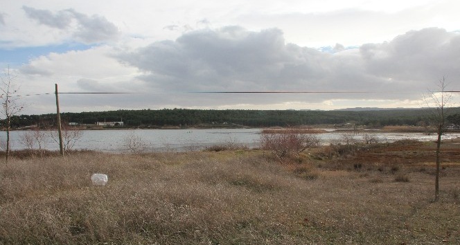 Pelitözü Göleti’nde yağış azlığı nedeniyle sular 25 metre çekildi
