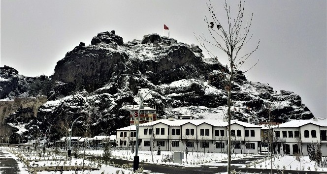 Osmancık güne karla yağışı ile uyandı