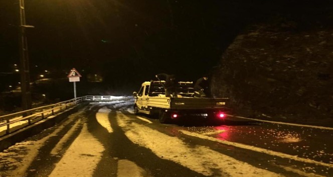 Kandilli Belediyesi karla mücadelesini sürdürüyor