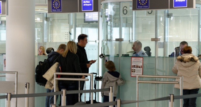 Almanya'da bir Türk sahte test sonucu belgesiyle uçağa binmeye çalıştı