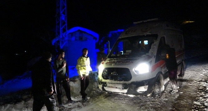 Muş’ta kar nedeniyle mahsur kalan 2 hasta kurtarıldı