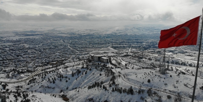 Bin 200 rakımlı Harput'ta kar güzelliği
