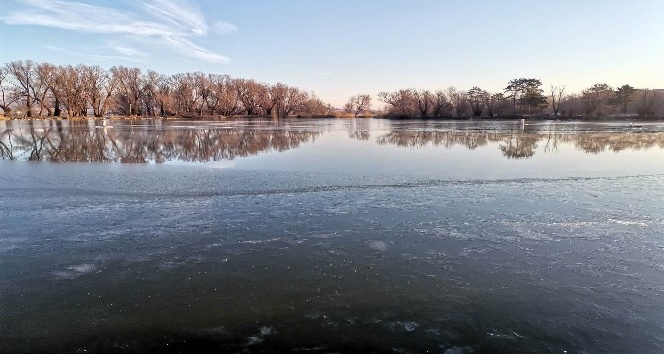 Kayseri eksi 14’ü gördü göl buz tuttu