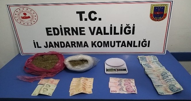 Edirne’de ehliyetsiz sürücünün aracından uyuşturucu çıktı