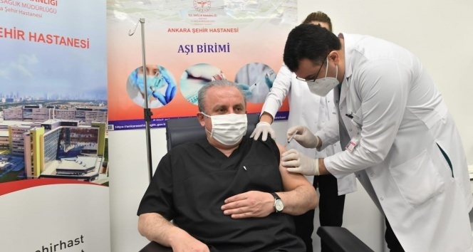 TBMM Başkanı Mustafa Şentop Covid-19 aşısı oldu