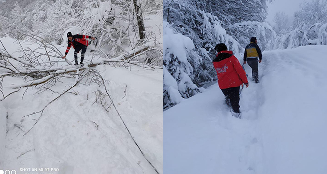 UMKE ekiplerinin 1,5 metrelik karda zorlu mücadelesi
