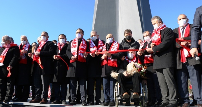 Bakan Kasapoğlu &#039;Samsunspor Anıtı’nı açtı