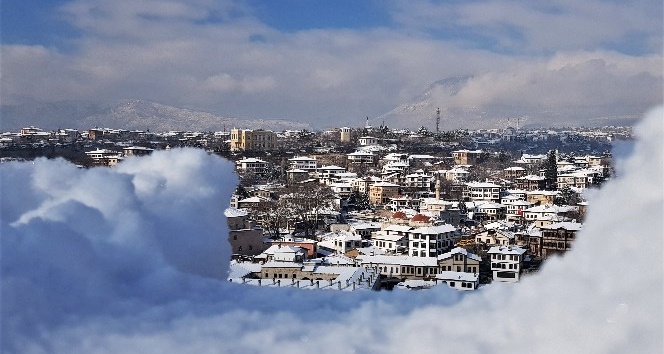 “Osmanlı’nın parmak izi” Safranbolu’da kar manzaraları mest etti