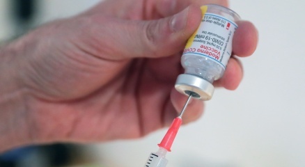 Japonyada yabancı madde bulunan Moderna aşısı yaptıran 2 kişi hayatını kaybetti
