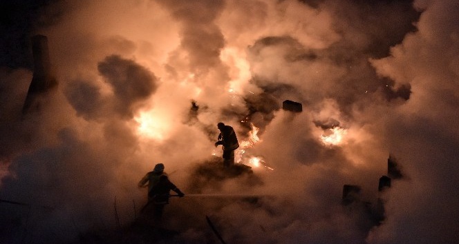 Gümüşhane’de bir apartmanın çatı katında korkutan yangın