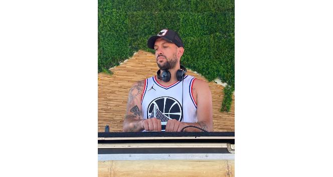 Eski futbolcu, yeni DJ Anıl Canbıçakoğlu, özel partilerin aranan ismi oldu