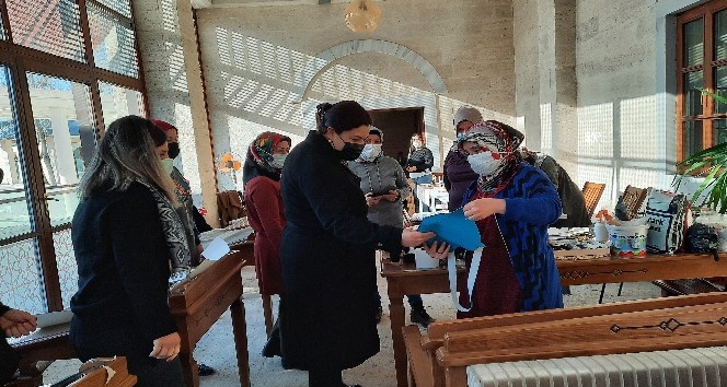 AK Parti İl Başkanı Ünsal, sağlıkçıların ardından kadın girişimcileri ziyaret etti