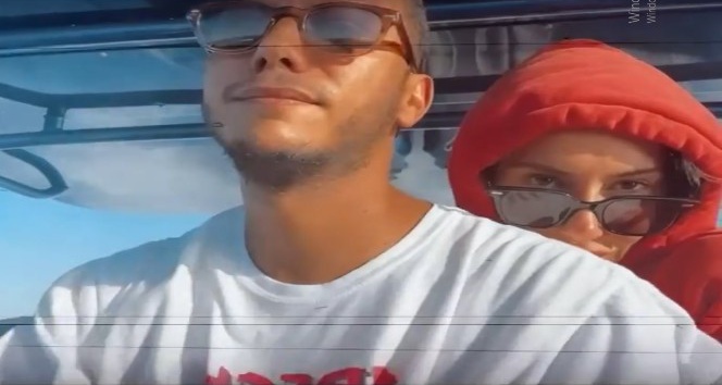 Şeyma Subaşı milyarder sevgilisi ile sarmaş dolaş sürat teknesi kullandı