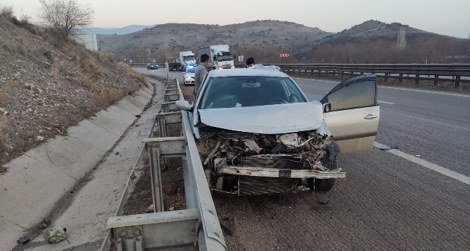 Kaygan yol kazaya neden oldu, 2 yaralı