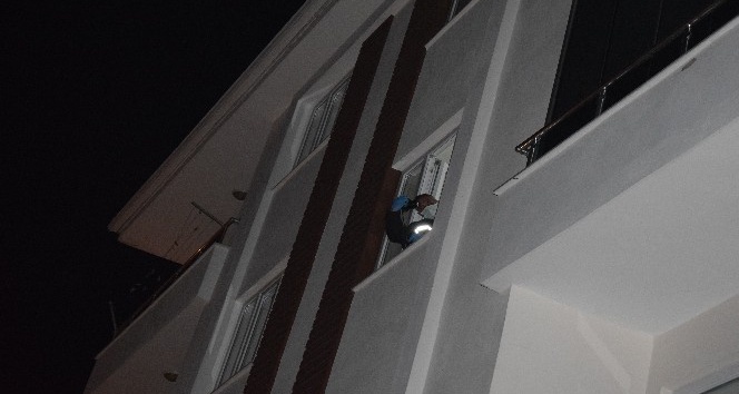 Malatya’da 3’üncü katın penceresinden atlayan genç kız ağır yaralandı