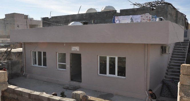 Mardin’de büyük dayanışma örneği: Evi yanan aileye yeni ev yaptılar