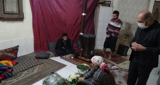 10 nüfuslu Karaaslan ailesi, tek gözlü evde yaşama tutunmaya çalışıyor