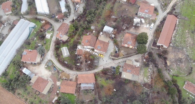 Isparta’nın bir köyünde heyelan nedeniyle 28 evin acilen boşaltılması kararı alındı