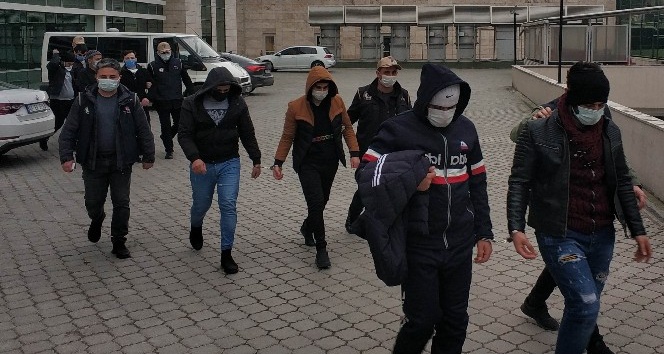 DEAŞ’dan gözaltına alınan 14 kişi adliyeye sevk edilerek gözaltı süreleri uzatıldı