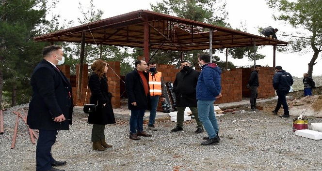 Kuşadası Yeni Asri Mezarlığında düzenleme çalışmaları sürüyor