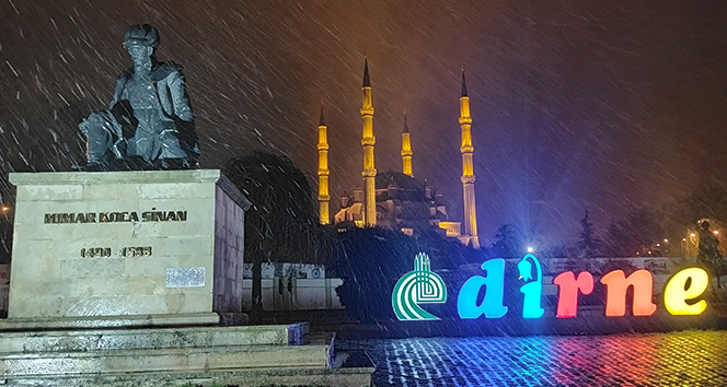 Edirne&#039;de kar yağışı başladı