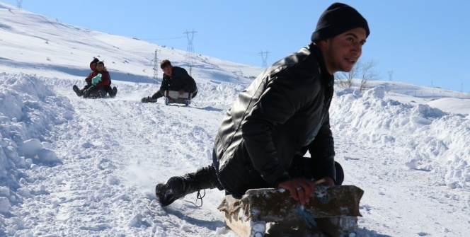 Artos Dağı eteğinde kızak keyfi