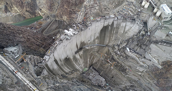 Yusufeli Barajı&#039;nda dökülen 4 milyon metreküp betonla rekor kırıldı